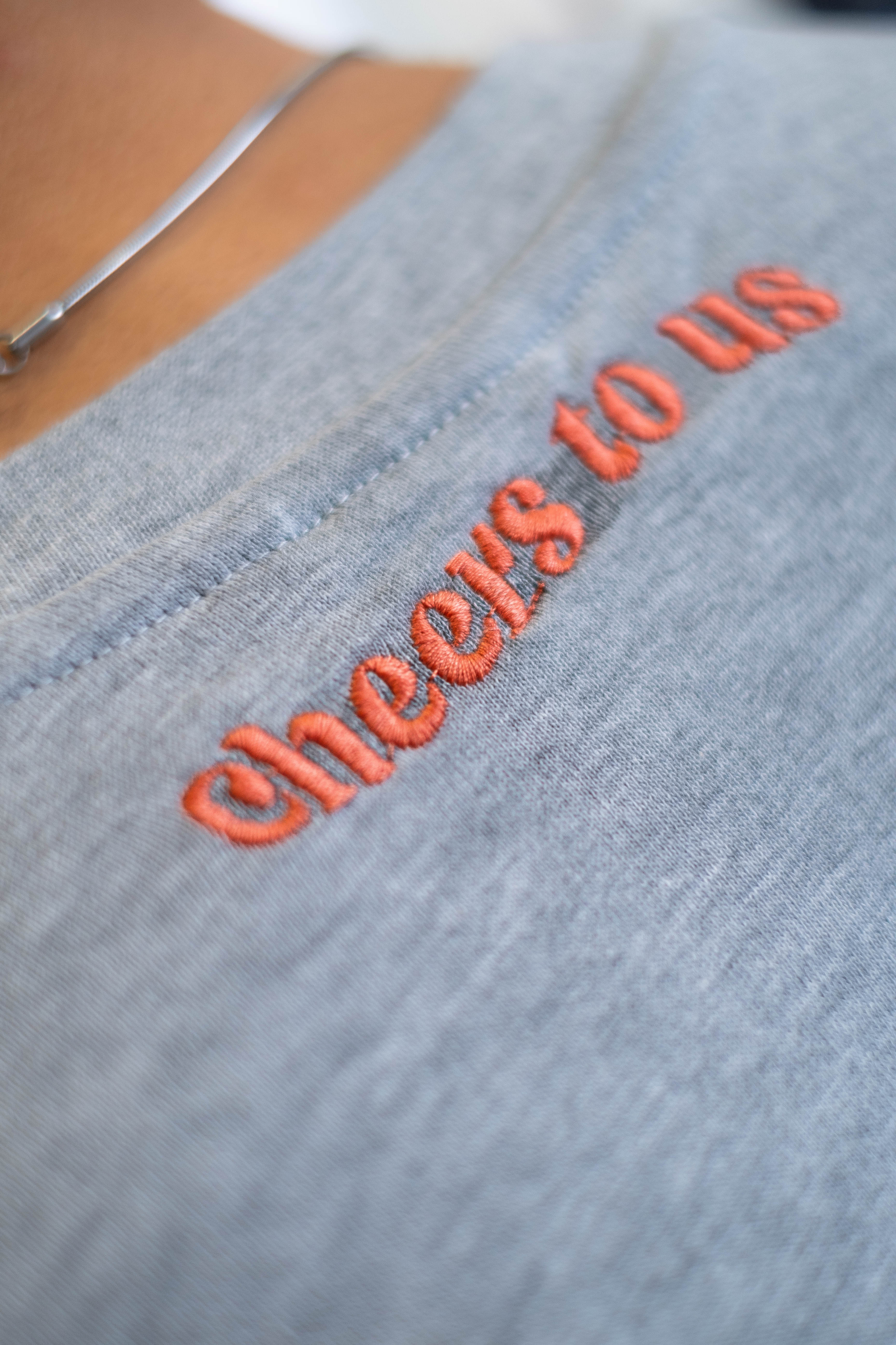 Oversized Tee „Cheers to us“ - Hellgrau