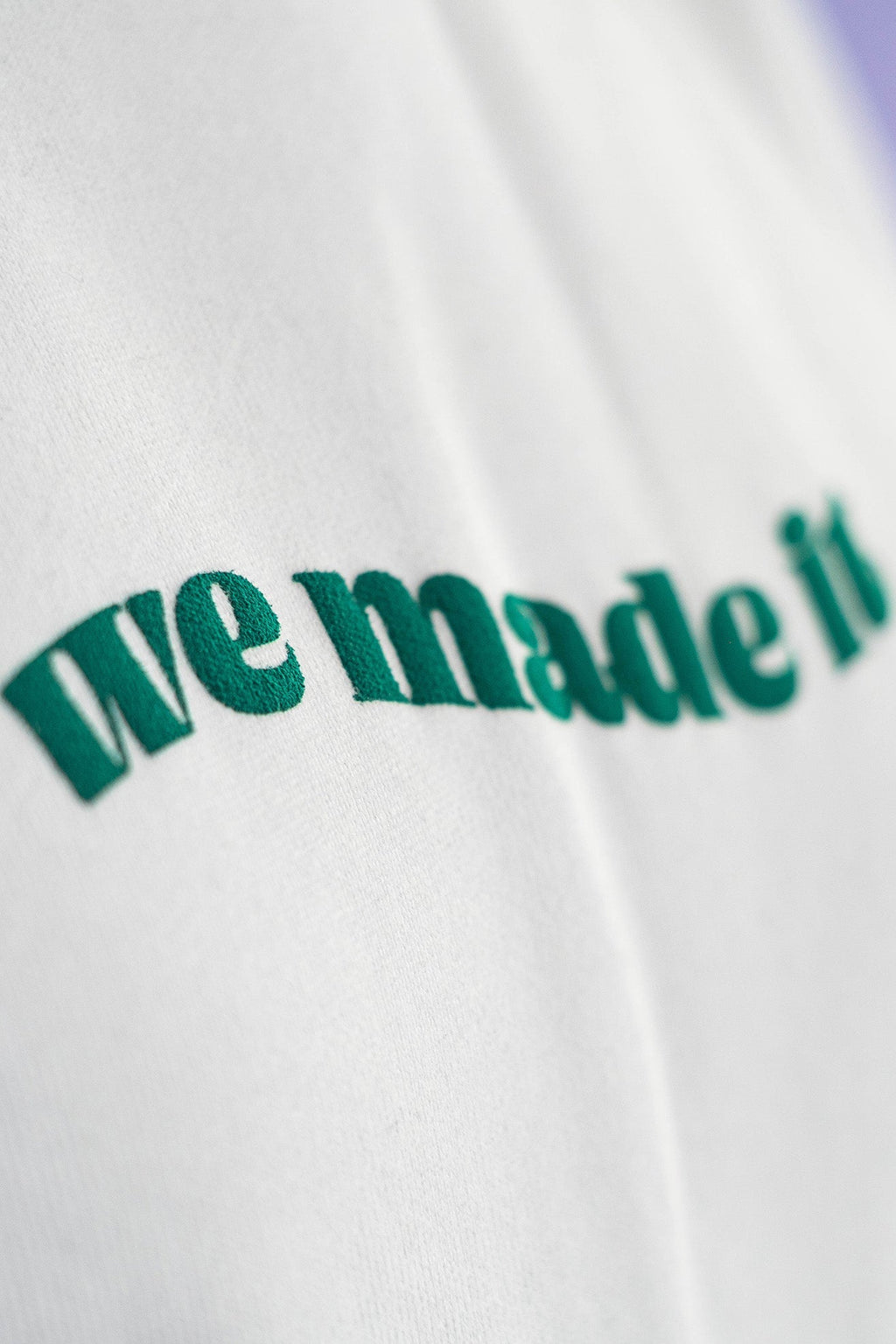 Oversized Tee „Finally Free“ - Weiß